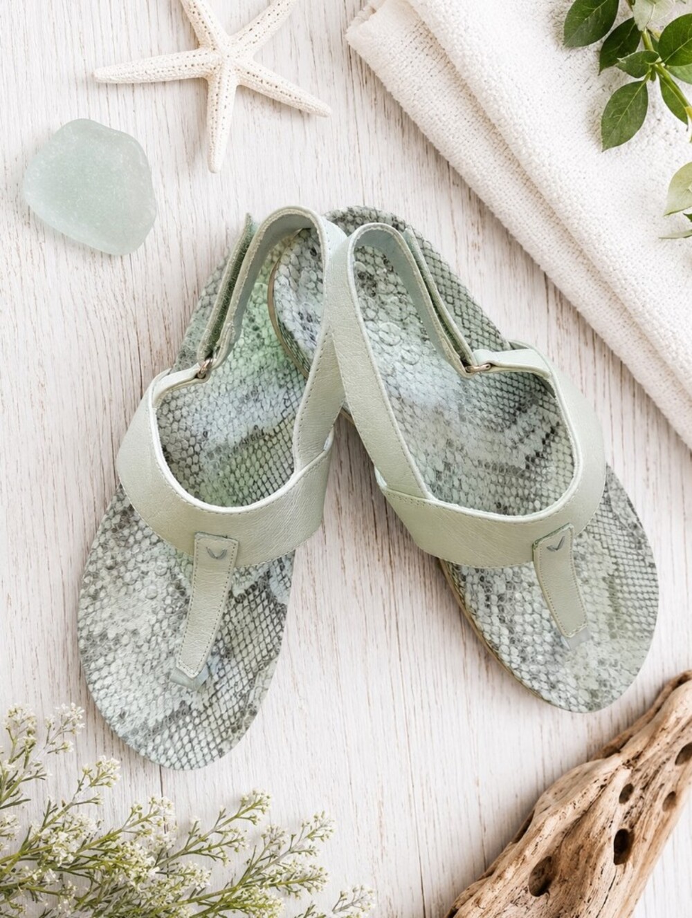 Vionic Comfort Sandals Size 8.5 NWT Arch Support Walking Sandals